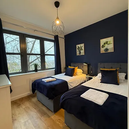 Vibrant Cosy 2 Bedroom Apartment Coventry Exterior photo