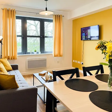 Vibrant Cosy 2 Bedroom Apartment Coventry Exterior photo